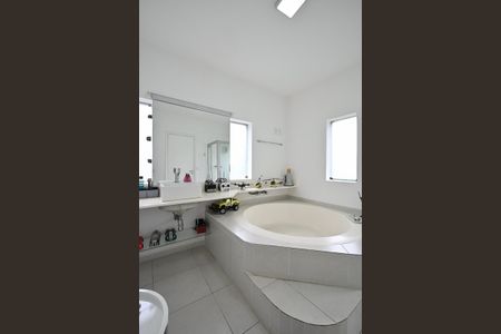 Casa para alugar com 690m², 6 quartos e 5 vagasBanheiro Suíte 1