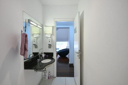 Casa para alugar com 690m², 6 quartos e 5 vagasBanheiro 1