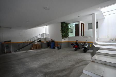 Garagem de casa para alugar com 6 quartos, 690m² em Jardim Vitoria Regia (zona Oeste), São Paulo