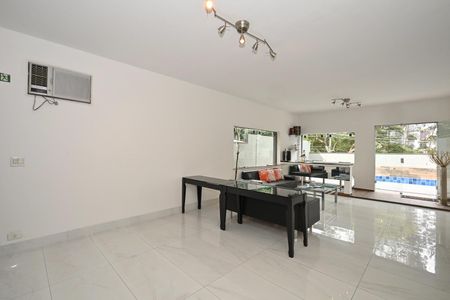 Casa para alugar com 690m², 6 quartos e 5 vagasSala