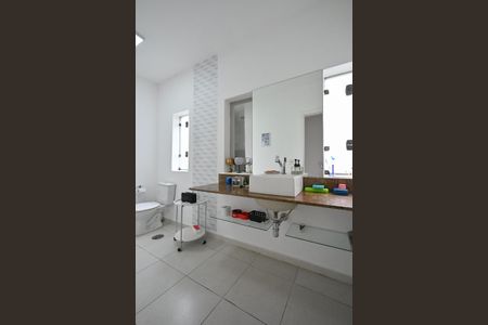 Banheiro Suíte 2 de casa para alugar com 6 quartos, 690m² em Jardim Vitoria Regia (zona Oeste), São Paulo