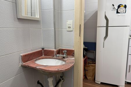 Banheiro de kitnet/studio para alugar com 1 quarto, 20m² em Boqueirão, Santos