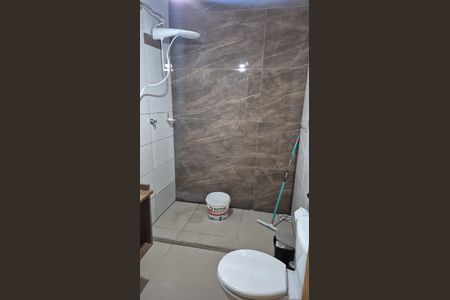 Banheiro de casa de condomínio à venda com 2 quartos, 80m² em Belém Velho, Porto Alegre