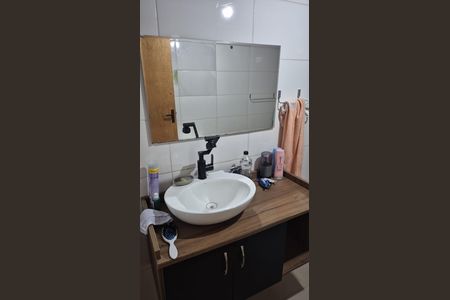 Banheiro de casa de condomínio à venda com 2 quartos, 80m² em Belém Velho, Porto Alegre