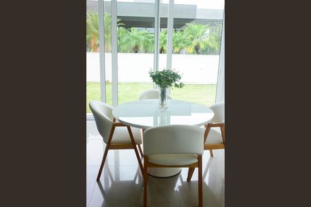 Casa de condomínio para alugar com 235m², 2 quartos e 4 vagas