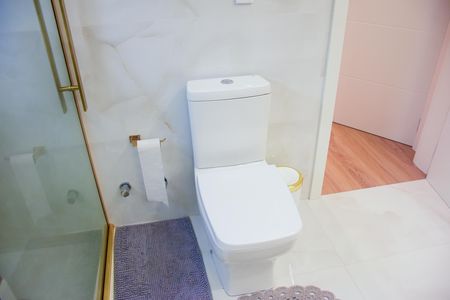 Casa de condomínio para alugar com 235m², 2 quartos e 4 vagas Casa de condomínio para alugar com 235m², 2 quartos e 4 vagasBanheiro da suíte