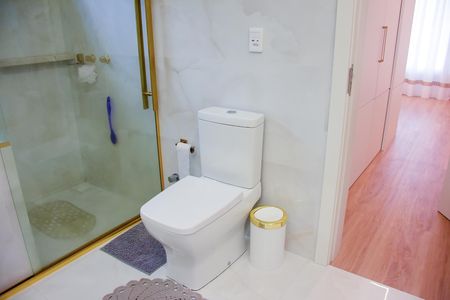Casa de condomínio para alugar com 235m², 2 quartos e 4 vagas Casa de condomínio para alugar com 235m², 2 quartos e 4 vagasBanheiro da suíte