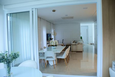 Casa de condomínio para alugar com 235m², 2 quartos e 4 vagas