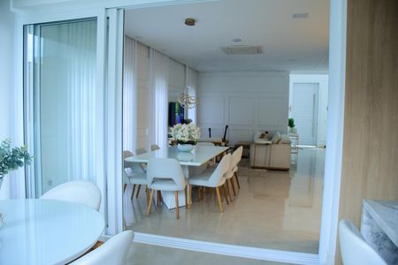 Casa de condomínio para alugar com 235m², 2 quartos e 4 vagas