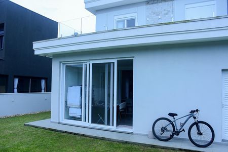 Entrada fundos de casa de condomínio para alugar com 2 quartos, 235m² em Distrito Industrial, Cachoeirinha