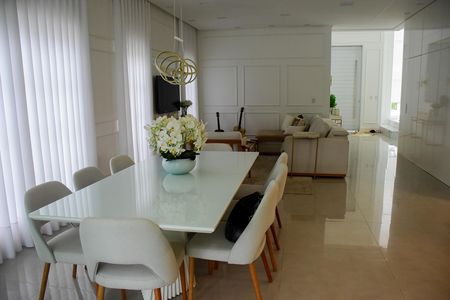 Casa de condomínio para alugar com 235m², 2 quartos e 4 vagas