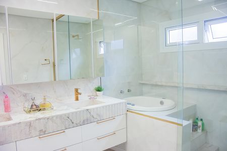 Casa de condomínio para alugar com 235m², 2 quartos e 4 vagas Casa de condomínio para alugar com 235m², 2 quartos e 4 vagasBanheiro da Suíte