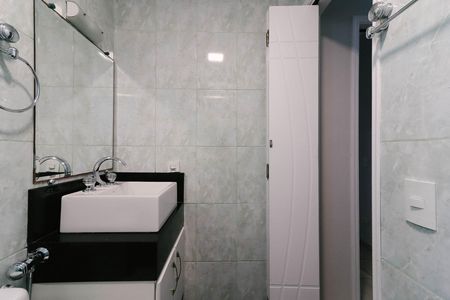 Apartamento à venda com 57m², 2 quartos e 1 vaga Apartamento à venda com 57m², 2 quartos e 1 vagaBanheiro