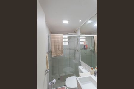 Banheiro de apartamento à venda com 2 quartos, 50m² em Vila Satúrnia, Campinas