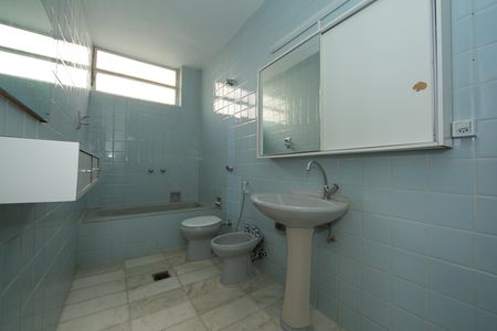 Apartamento para alugar com 119m², 3 quartos e 1 vaga Apartamento para alugar com 119m², 3 quartos e 1 vagaBanheiro social