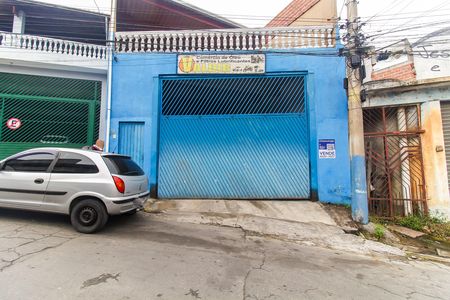 Casa à venda com 214m², 2 quartos e 4 vagas Casa à venda com 214m², 2 quartos e 4 vagasFachada + Placa
