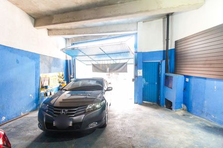 Casa à venda com 214m², 2 quartos e 4 vagas Casa à venda com 214m², 2 quartos e 4 vagasSalão/Garagem