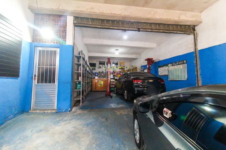 Casa à venda com 214m², 2 quartos e 4 vagas Casa à venda com 214m², 2 quartos e 4 vagasSalão/Garagem