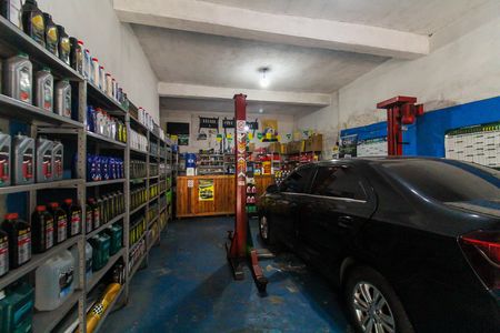 Casa à venda com 214m², 2 quartos e 4 vagas Casa à venda com 214m², 2 quartos e 4 vagasSalão/Garagem