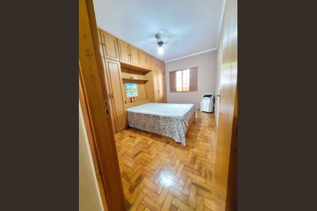 Casa à venda com 180m², 3 quartos e 2 vagas Casa à venda com 180m², 3 quartos e 2 vagasQuarto