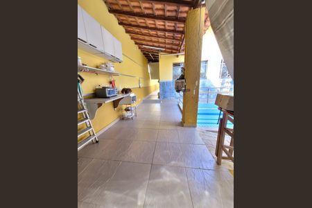 Casa à venda com 180m², 3 quartos e 2 vagas Casa à venda com 180m², 3 quartos e 2 vagasÁrea externa