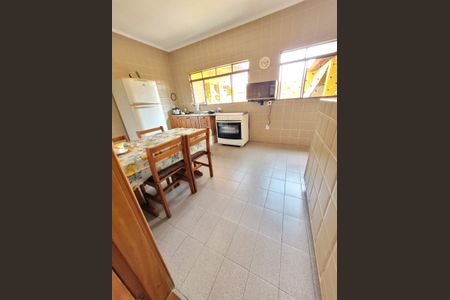 Casa à venda com 180m², 3 quartos e 2 vagas Casa à venda com 180m², 3 quartos e 2 vagasCozinha