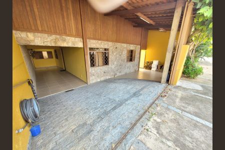 Casa à venda com 180m², 3 quartos e 2 vagas Casa à venda com 180m², 3 quartos e 2 vagasÁrea externa