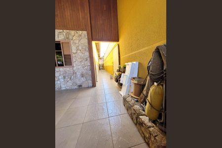 Casa à venda com 180m², 3 quartos e 2 vagas Casa à venda com 180m², 3 quartos e 2 vagasÁrea externa