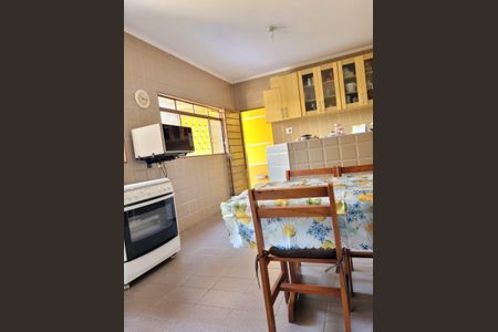 Casa à venda com 180m², 3 quartos e 2 vagas Casa à venda com 180m², 3 quartos e 2 vagasCozinha