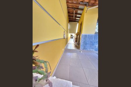 Casa à venda com 180m², 3 quartos e 2 vagas Casa à venda com 180m², 3 quartos e 2 vagasÁrea externa