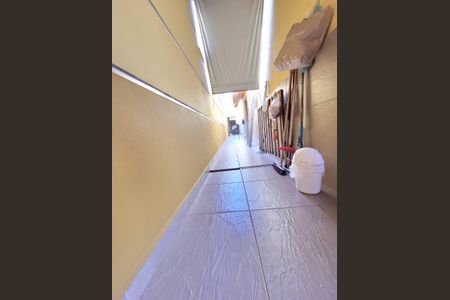 Casa à venda com 180m², 3 quartos e 2 vagas Casa à venda com 180m², 3 quartos e 2 vagasÁrea externa