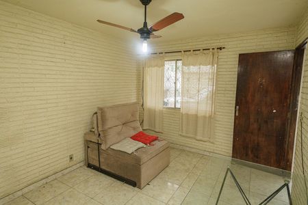 Casa à venda com 300m², 4 quartos e 3 vagas Casa à venda com 300m², 4 quartos e 3 vagasSala