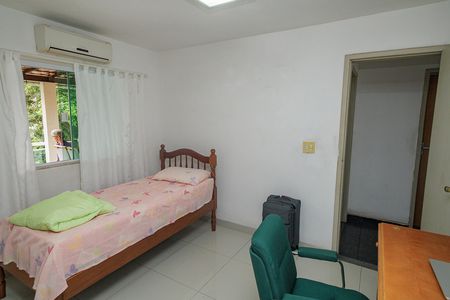 Casa à venda com 300m², 4 quartos e 3 vagas Casa à venda com 300m², 4 quartos e 3 vagasQuarto 2 (casa sobrado)