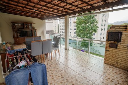 Casa à venda com 300m², 4 quartos e 3 vagas Casa à venda com 300m², 4 quartos e 3 vagasÁrea gourmet (casa sobrado)