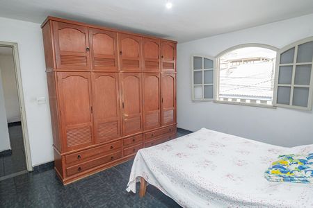 Casa à venda com 300m², 4 quartos e 3 vagas Casa à venda com 300m², 4 quartos e 3 vagasQuarto 1 (casa sobrado)