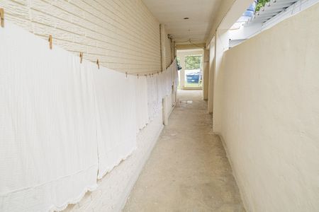 Casa à venda com 300m², 4 quartos e 3 vagas Casa à venda com 300m², 4 quartos e 3 vagasCorredor