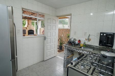 Casa à venda com 300m², 4 quartos e 3 vagas Casa à venda com 300m², 4 quartos e 3 vagasCozinha (casa sobrado)
