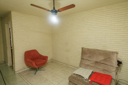 Casa à venda com 300m², 4 quartos e 3 vagas Casa à venda com 300m², 4 quartos e 3 vagasSala