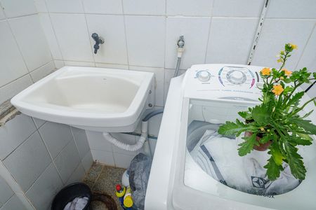 Casa à venda com 300m², 4 quartos e 3 vagas Casa à venda com 300m², 4 quartos e 3 vagasÁrea de Serviço (casa sobrado)