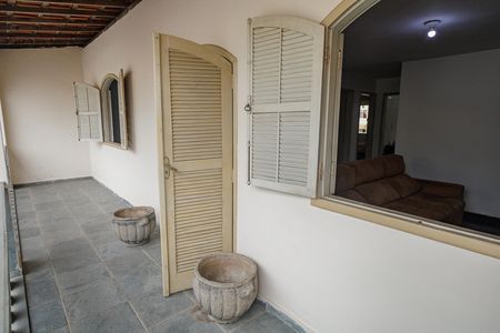 Casa à venda com 300m², 4 quartos e 3 vagas Casa à venda com 300m², 4 quartos e 3 vagasVaranda (casa sobrado)