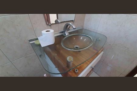 Banheiro social de casa para alugar com 2 quartos, 110m² em Vila Yara, Osasco