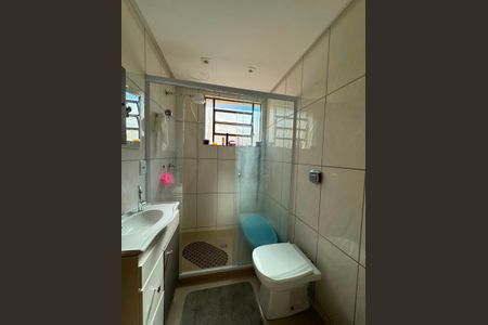 Banheiro de apartamento para alugar com 2 quartos, 62m² em Passo d’Areia, Porto Alegre