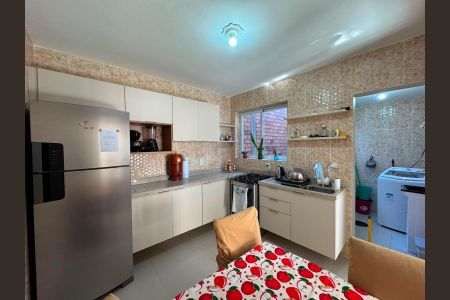 Cozinha de apartamento para alugar com 2 quartos, 62m² em Passo d’Areia, Porto Alegre