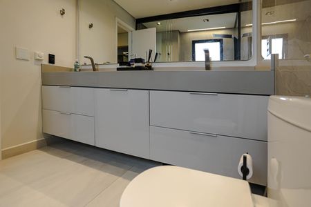 Apartamento para alugar com 241m², 3 quartos e 4 vagasBanheiro - Quarto 1 - Suíte
