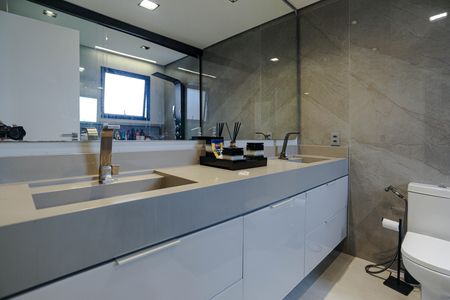 Apartamento para alugar com 241m², 3 quartos e 4 vagasBanheiro - Quarto 1 - Suíte
