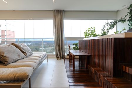 Apartamento para alugar com 241m², 3 quartos e 4 vagasJacuzzi