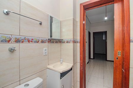 Banheiro da Suíte Americana/ Corredor de apartamento à venda com 4 quartos, 200m² em Jardim Botânico, Porto Alegre