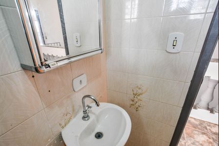 Banheiro social de casa à venda com 2 quartos, 510m² em Parque Novo Oratório, Santo André