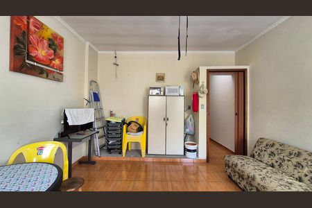 Casa à venda com 304m², 3 quartos e 3 vagasSala - Fundos
