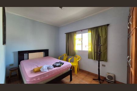 Casa à venda com 304m², 3 quartos e 3 vagasQuarto - Fundos